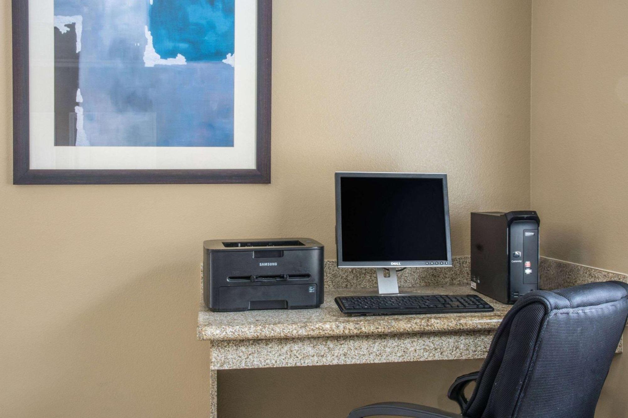 Days Inn By Wyndham Humble/Houston Intercontinental Airport Екстериор снимка